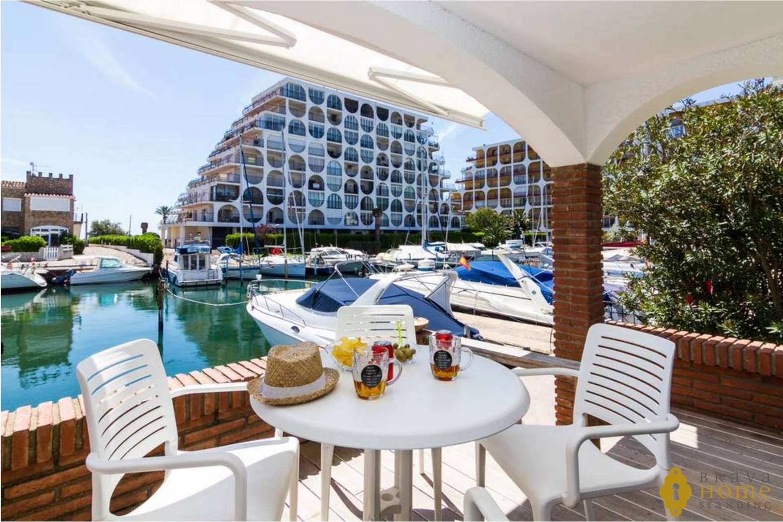 Exceptional house with mooring before the bridges, for sale in Empuriabrava