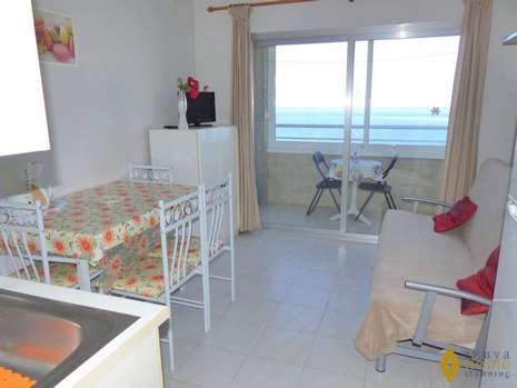 Magnifico apartamento en 1era línea de mar en venta en Empuriabrava