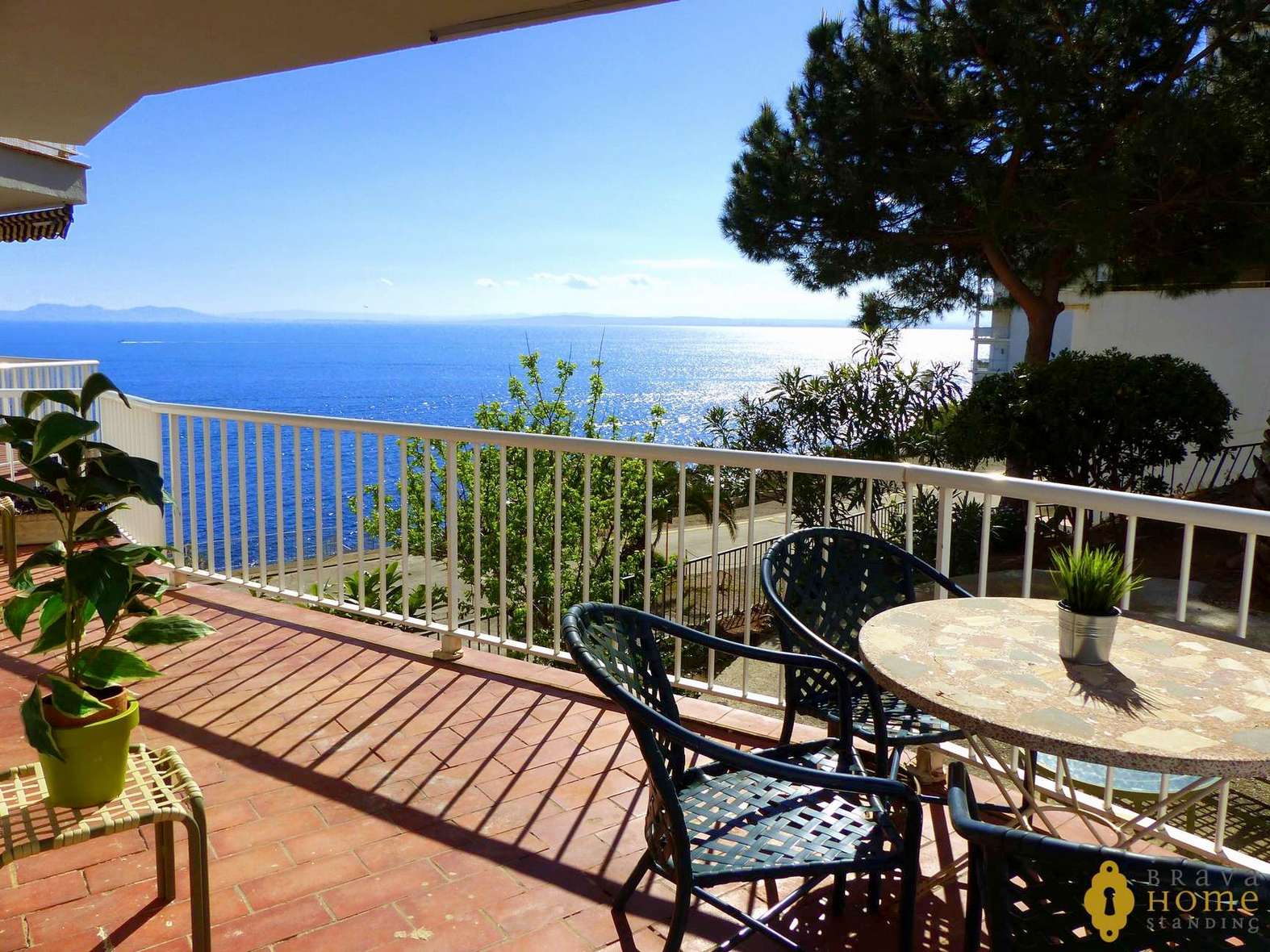 Bel appartement en première ligne de mer avec garage à vendre à Rosas