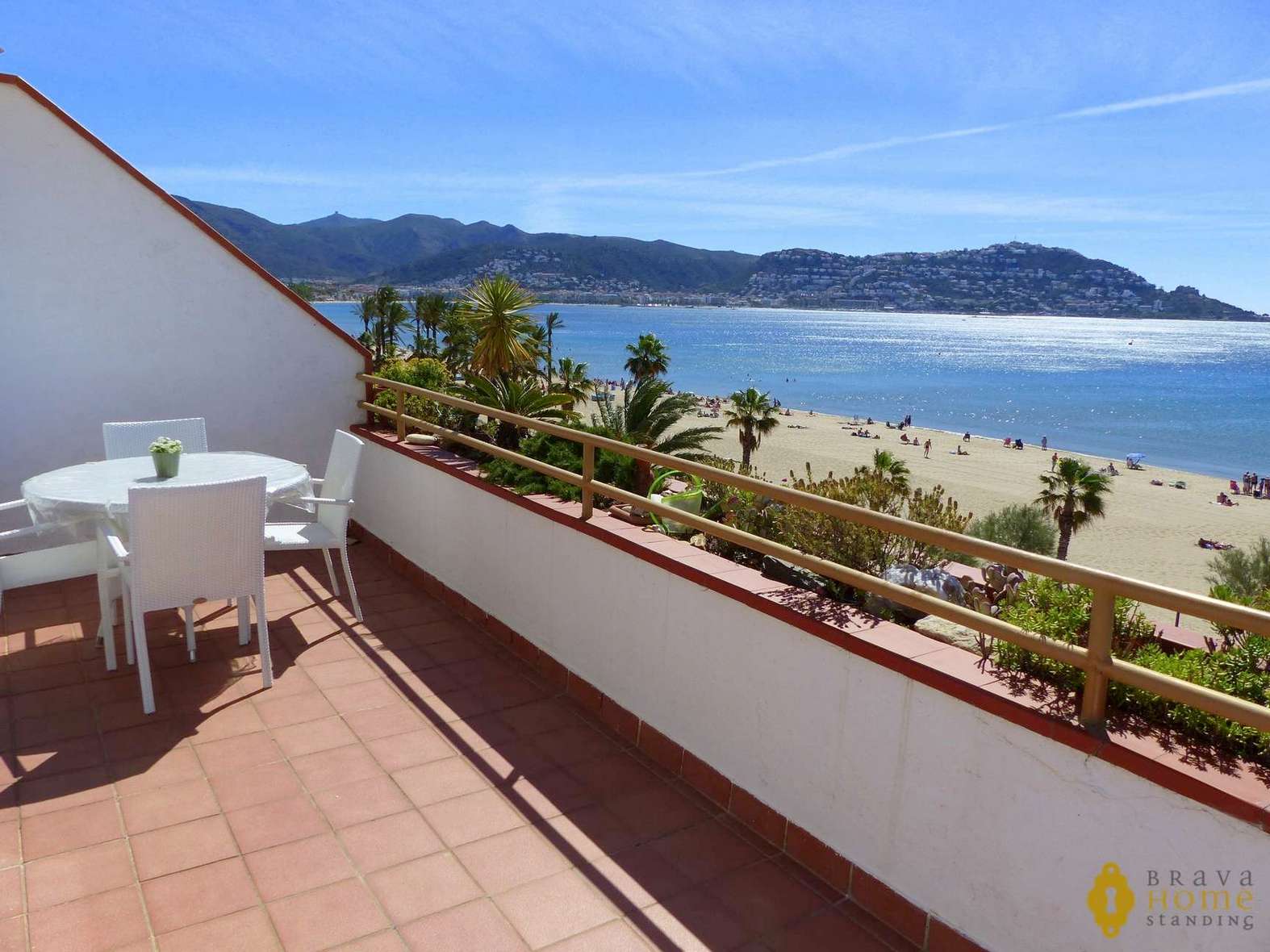 Appartement a vendre rosas 1ere ligne de mer