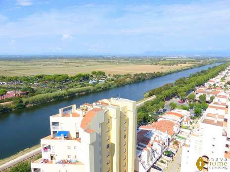 Superb apartment close to the beach, for sale in Empuriabrava 