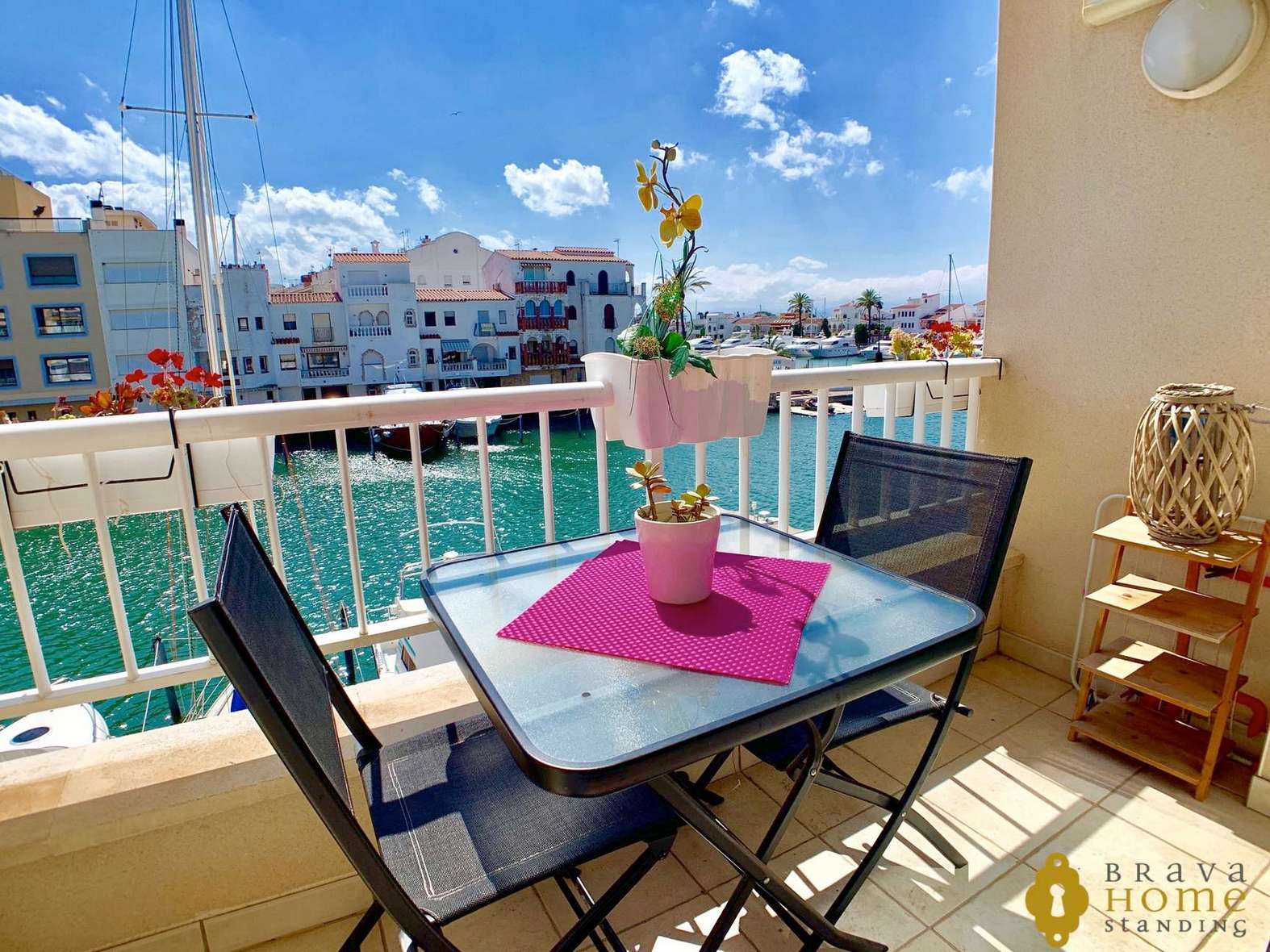 Splendid apartment with canal view and near beach for sale in Empuriabrava