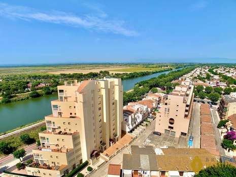 Superb apartment close to the beach, for sale in Empuriabrava