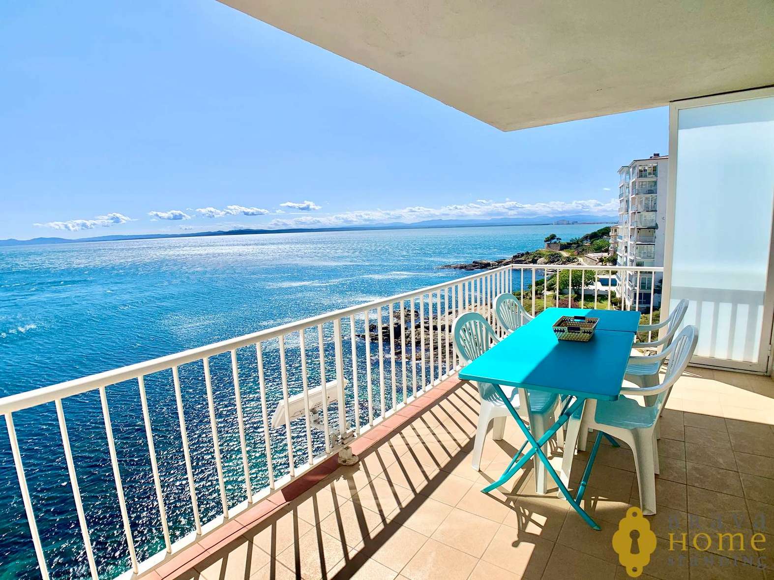 Magnificent apartment in first line of sea for sale in Rosas