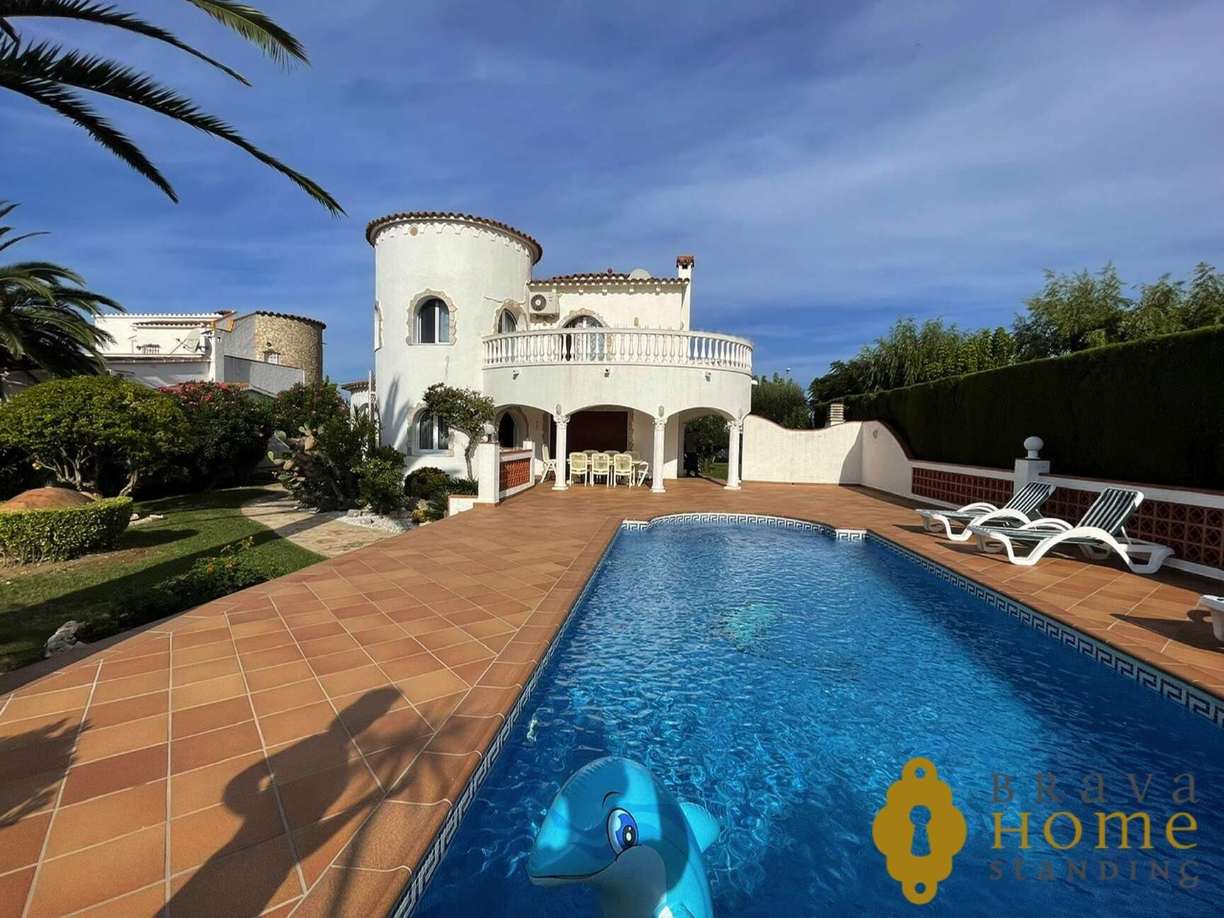 Beautiful house on a wide canal with a 25 meter mooring in Empuriabrava