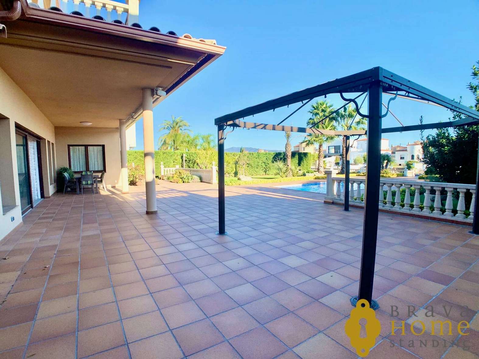Luxurious villa with mooring on a wide canal for sale in Empuriabrava
