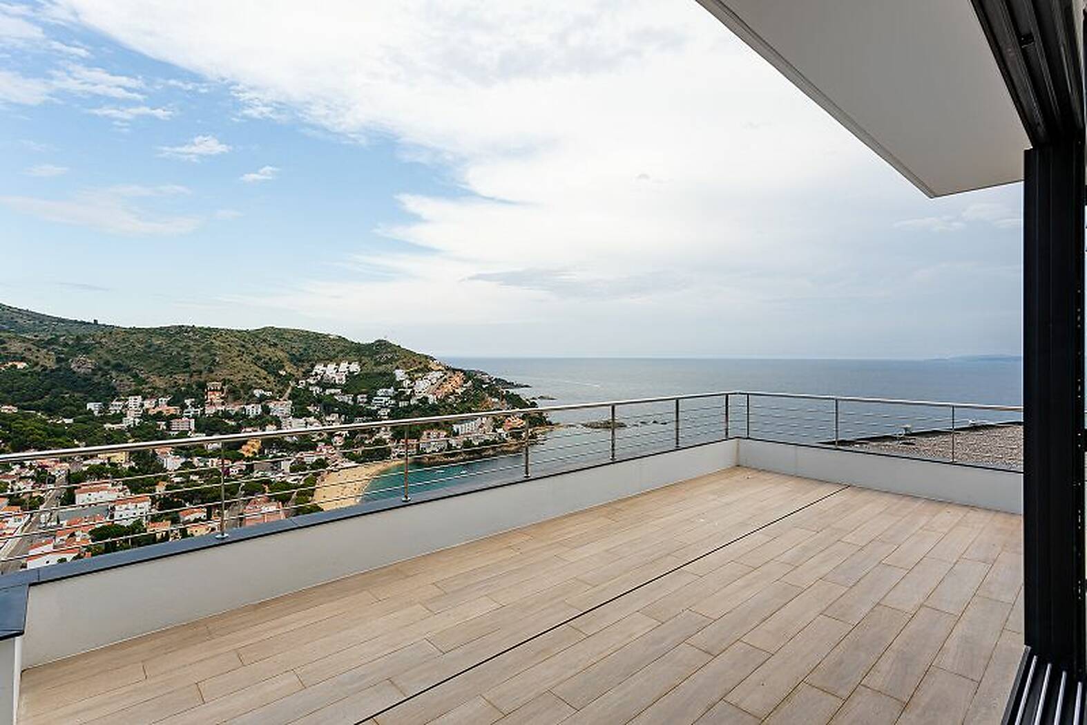 Modern villa with sea views for sale in Rosas - Canyelles