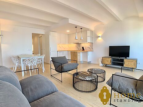 Magnificent fully renovated apartment with sea view in Canyelles