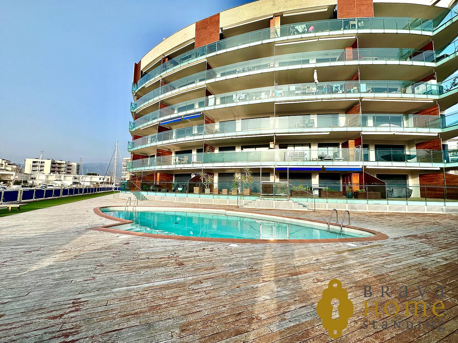 Beautiful modern apartment with pool for sale in Rosas - Santa Margarita
