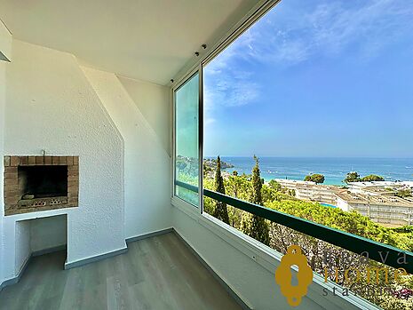 Casa amb vistes al mar ia peu de la platja en venda a Rosas - Almadrava