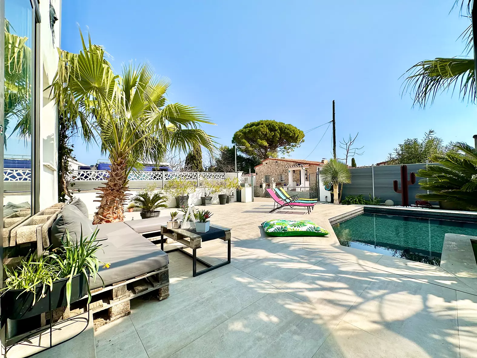 Superb villa with swimming pool near the center and beach of Empuriabrava