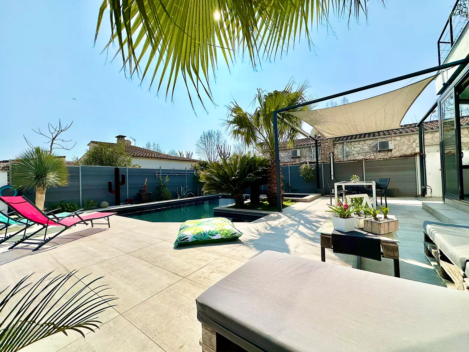Superb villa with swimming pool near the center and beach of Empuriabrava