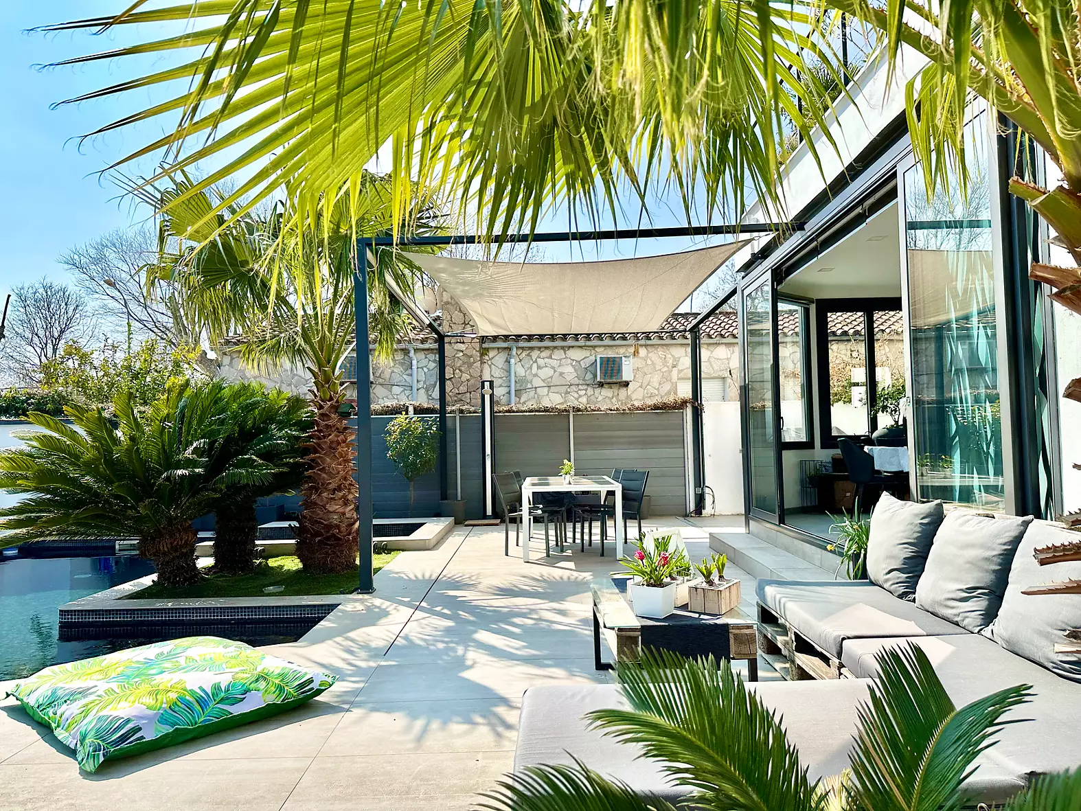 Superb villa with swimming pool near the center and beach of Empuriabrava