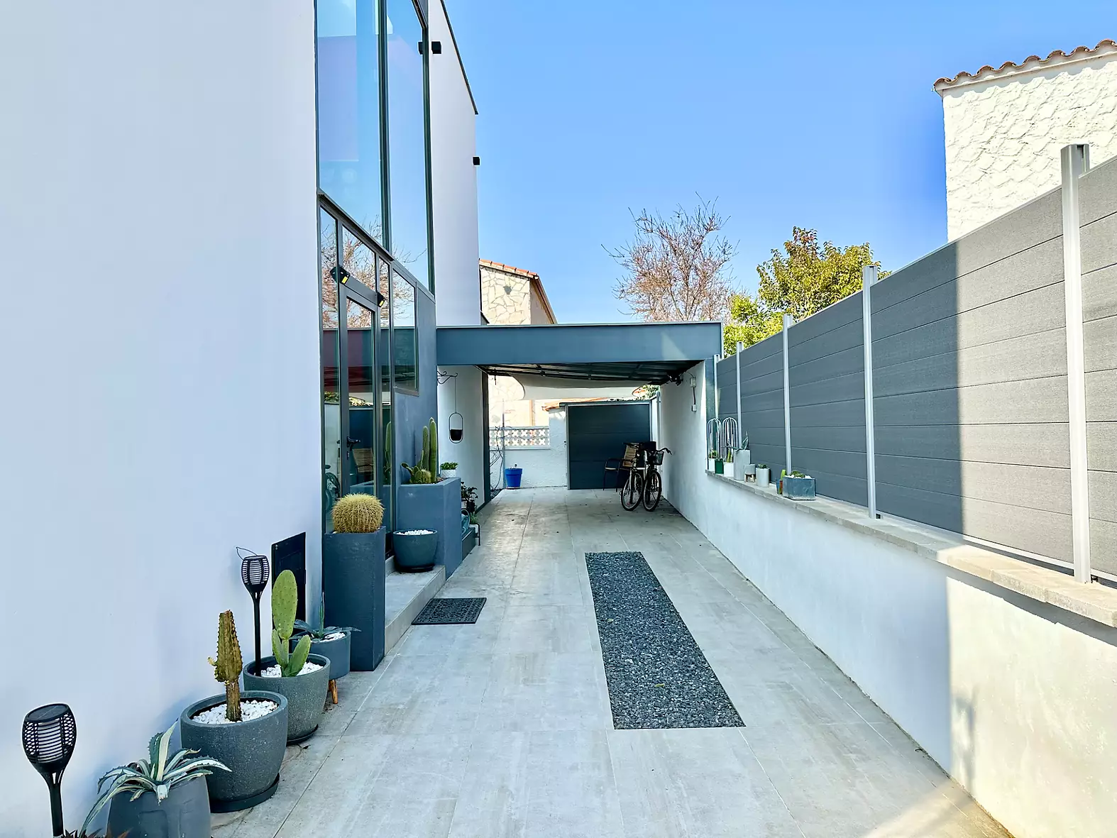 Superb villa with swimming pool near the center and beach of Empuriabrava