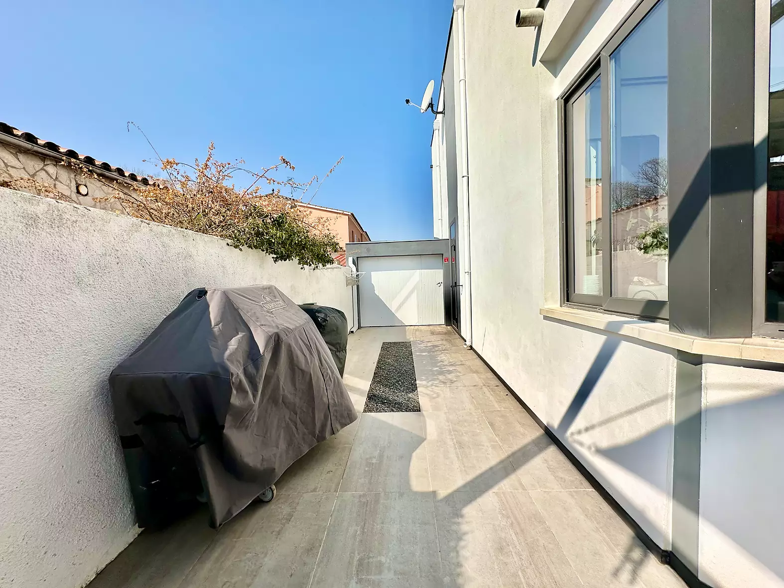 Superb villa with swimming pool near the center and beach of Empuriabrava