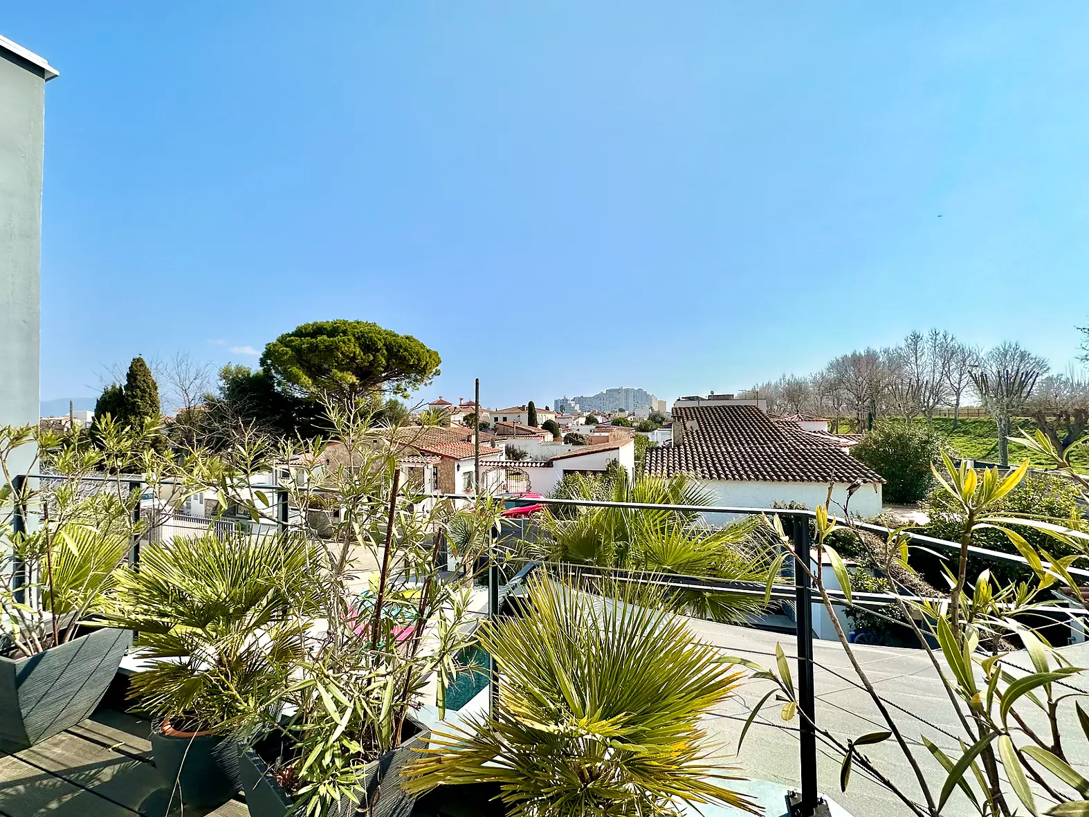 Superb villa with swimming pool near the center and beach of Empuriabrava