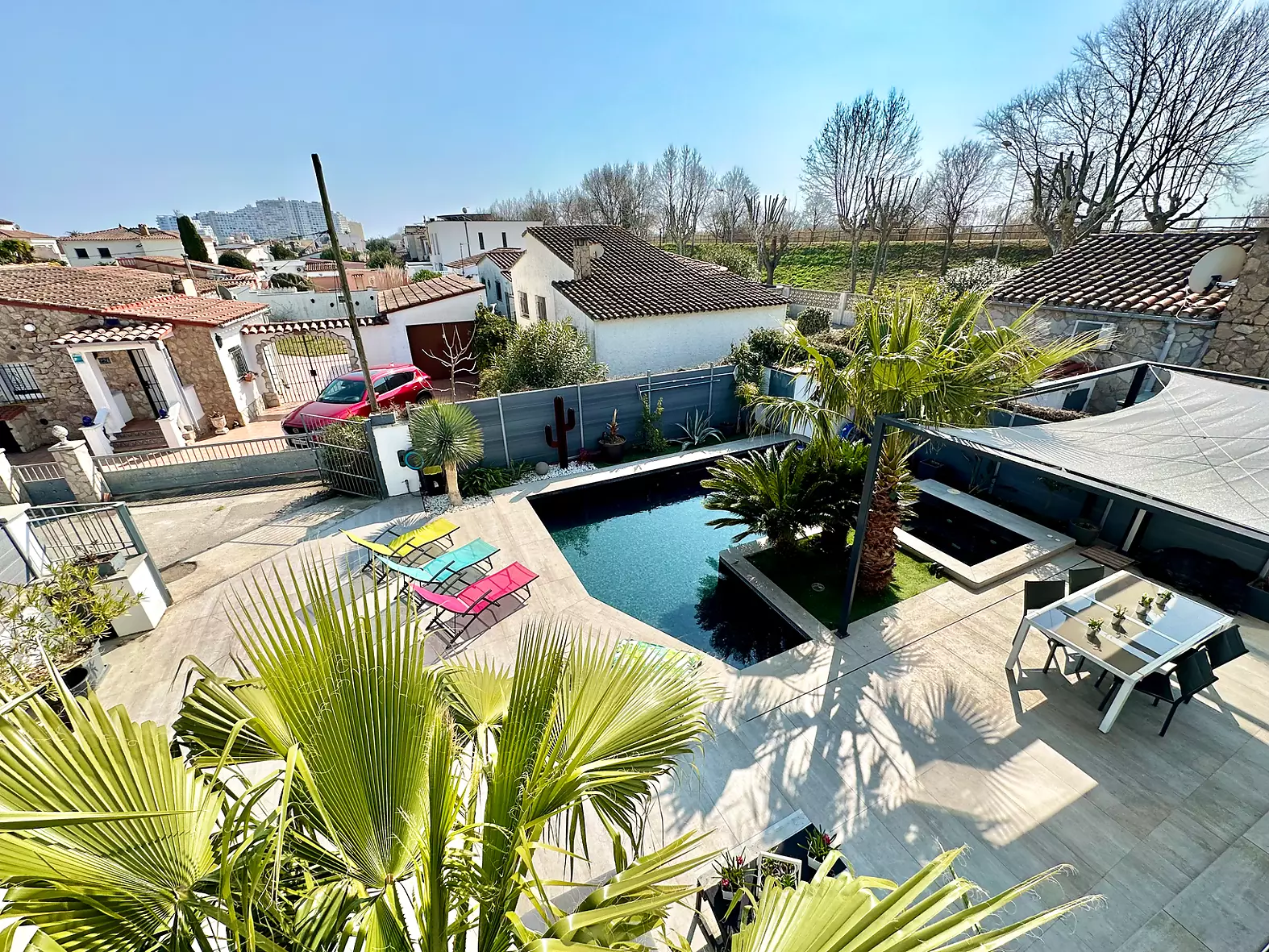 Superb villa with swimming pool near the center and beach of Empuriabrava