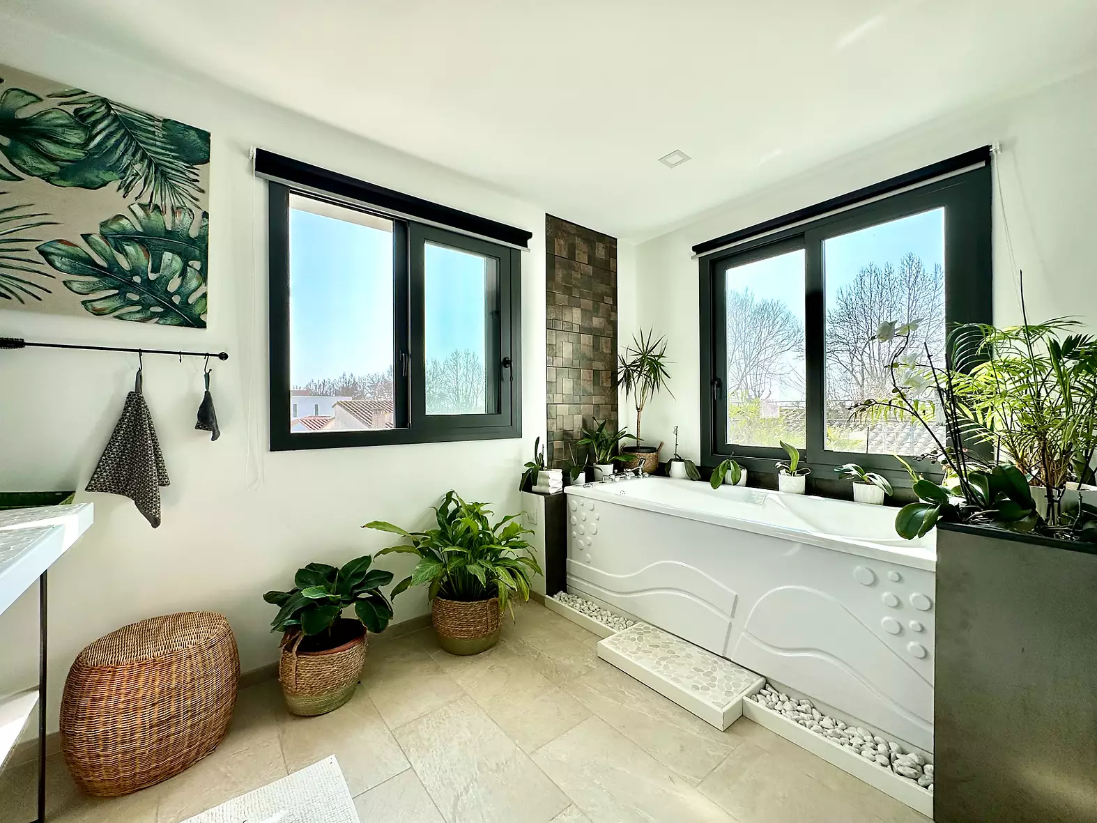 Superb villa with swimming pool near the center and beach of Empuriabrava