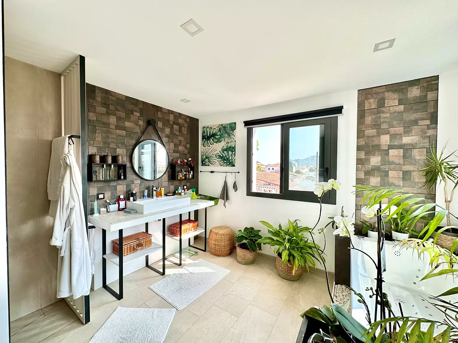Superb villa with swimming pool near the center and beach of Empuriabrava