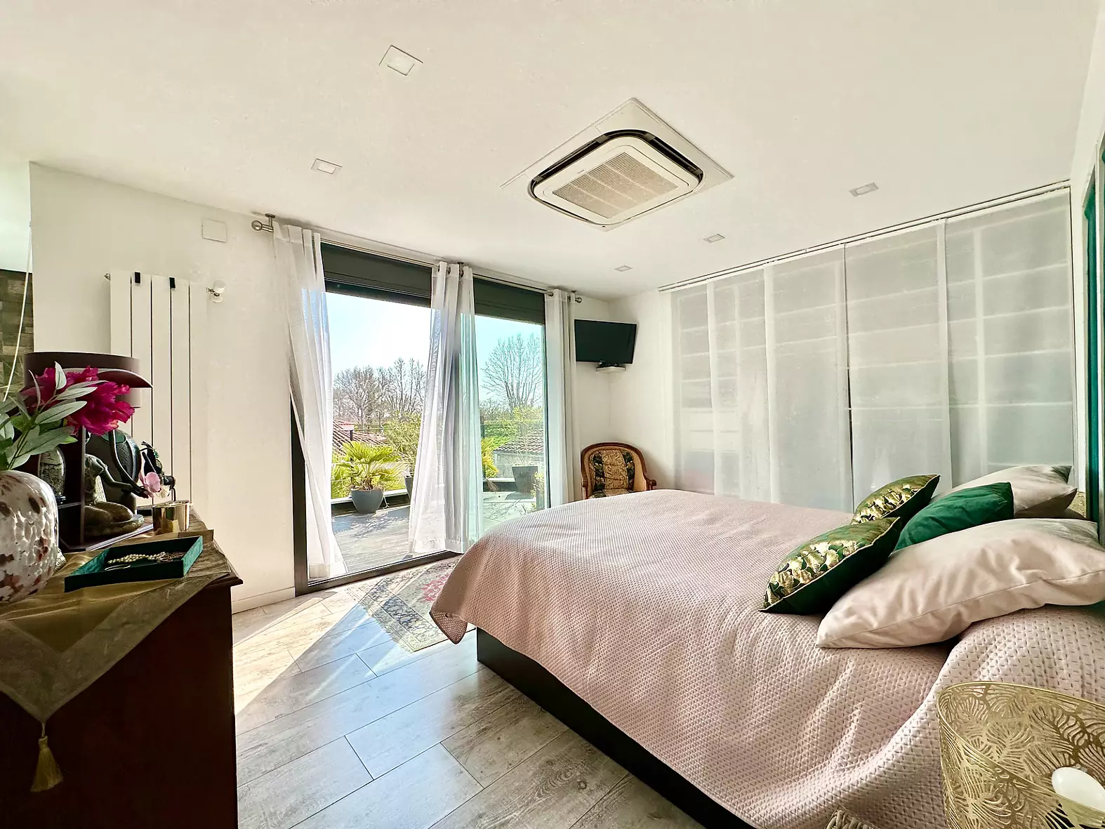 Superb villa with swimming pool near the center and beach of Empuriabrava