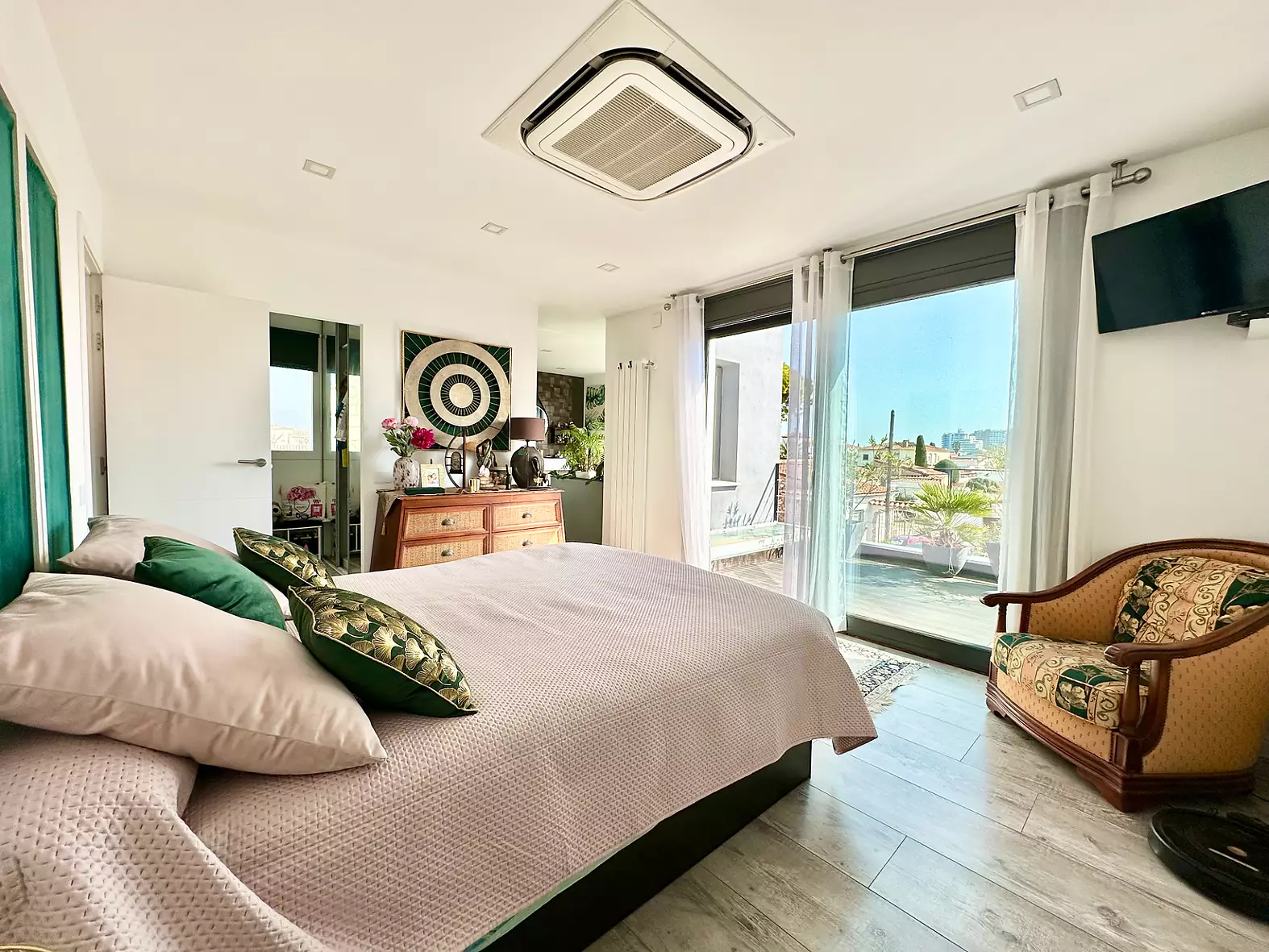 Superb villa with swimming pool near the center and beach of Empuriabrava