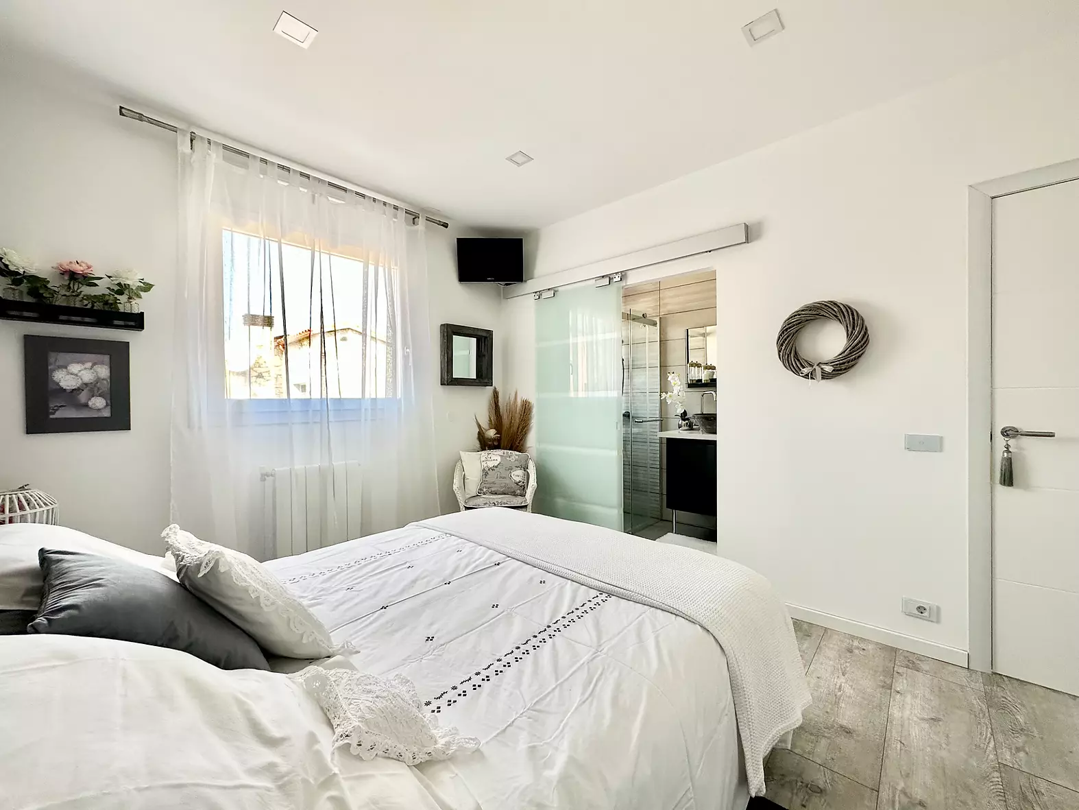 Superb villa with swimming pool near the center and beach of Empuriabrava