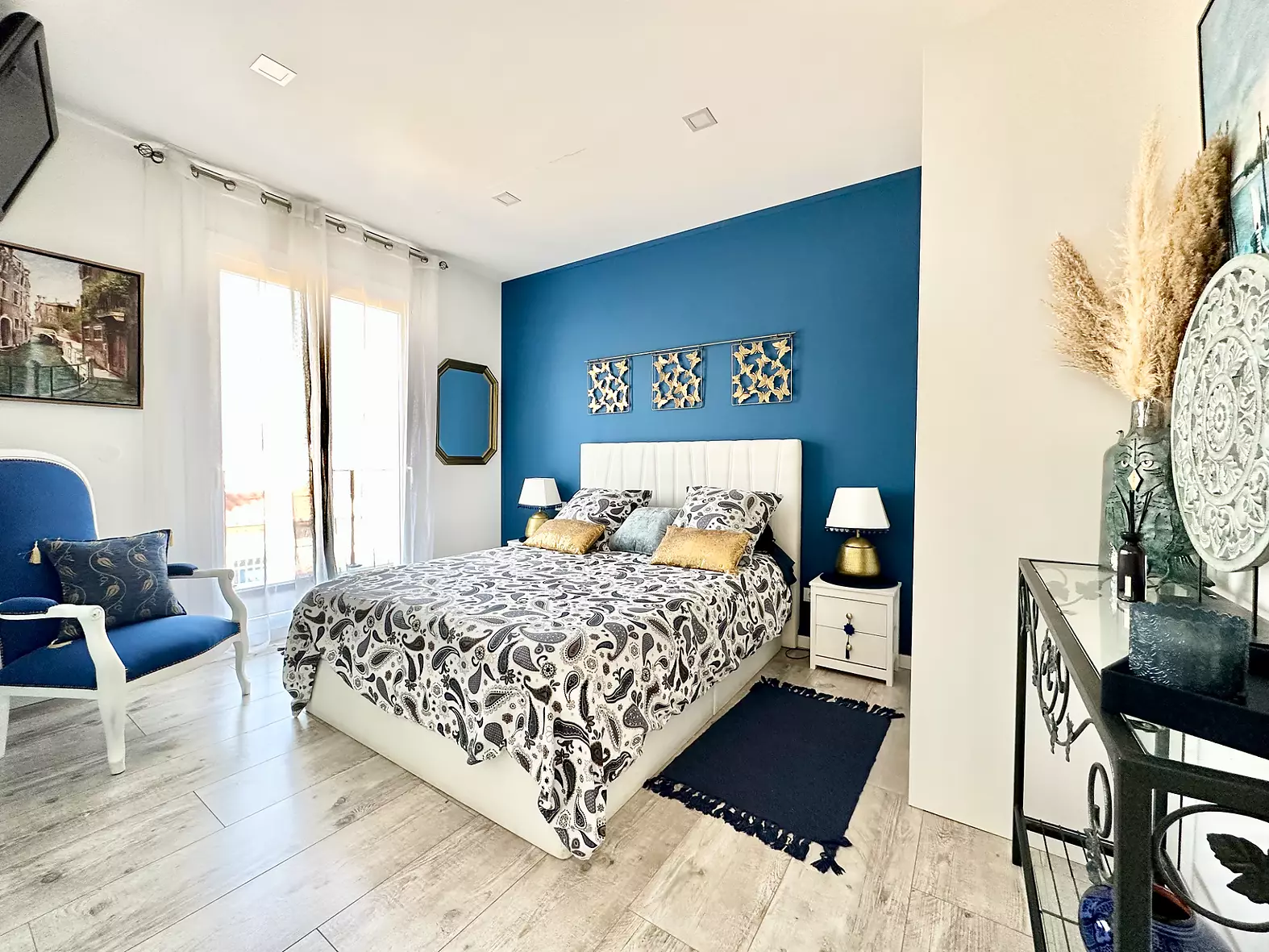 Superb villa with swimming pool near the center and beach of Empuriabrava