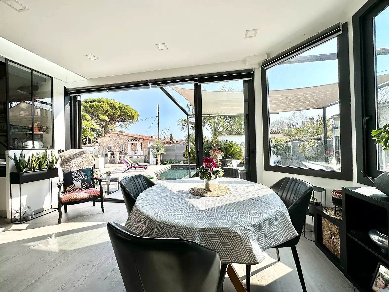 Superb villa with swimming pool near the center and beach of Empuriabrava