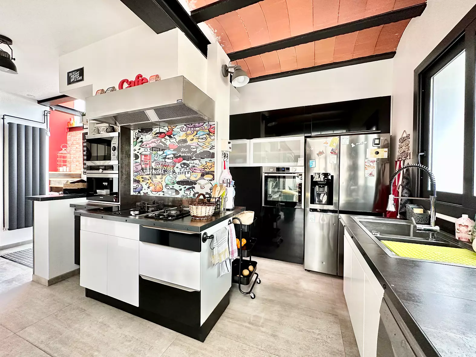 Superb villa with swimming pool near the center and beach of Empuriabrava