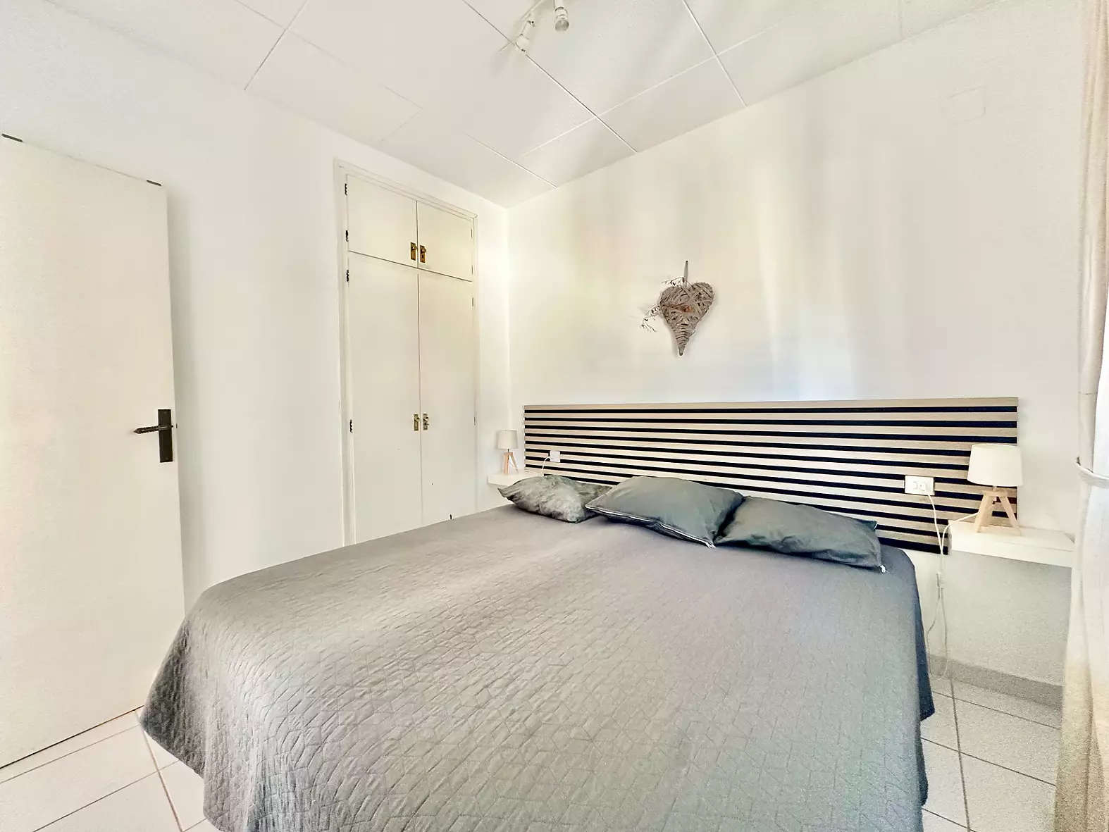 Apartment for Sale with tourist license and Canal Views in Empuriabrava