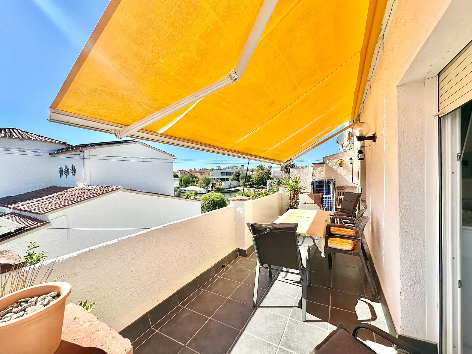 Apartment for Sale with tourist license and Canal Views in Empuriabrava