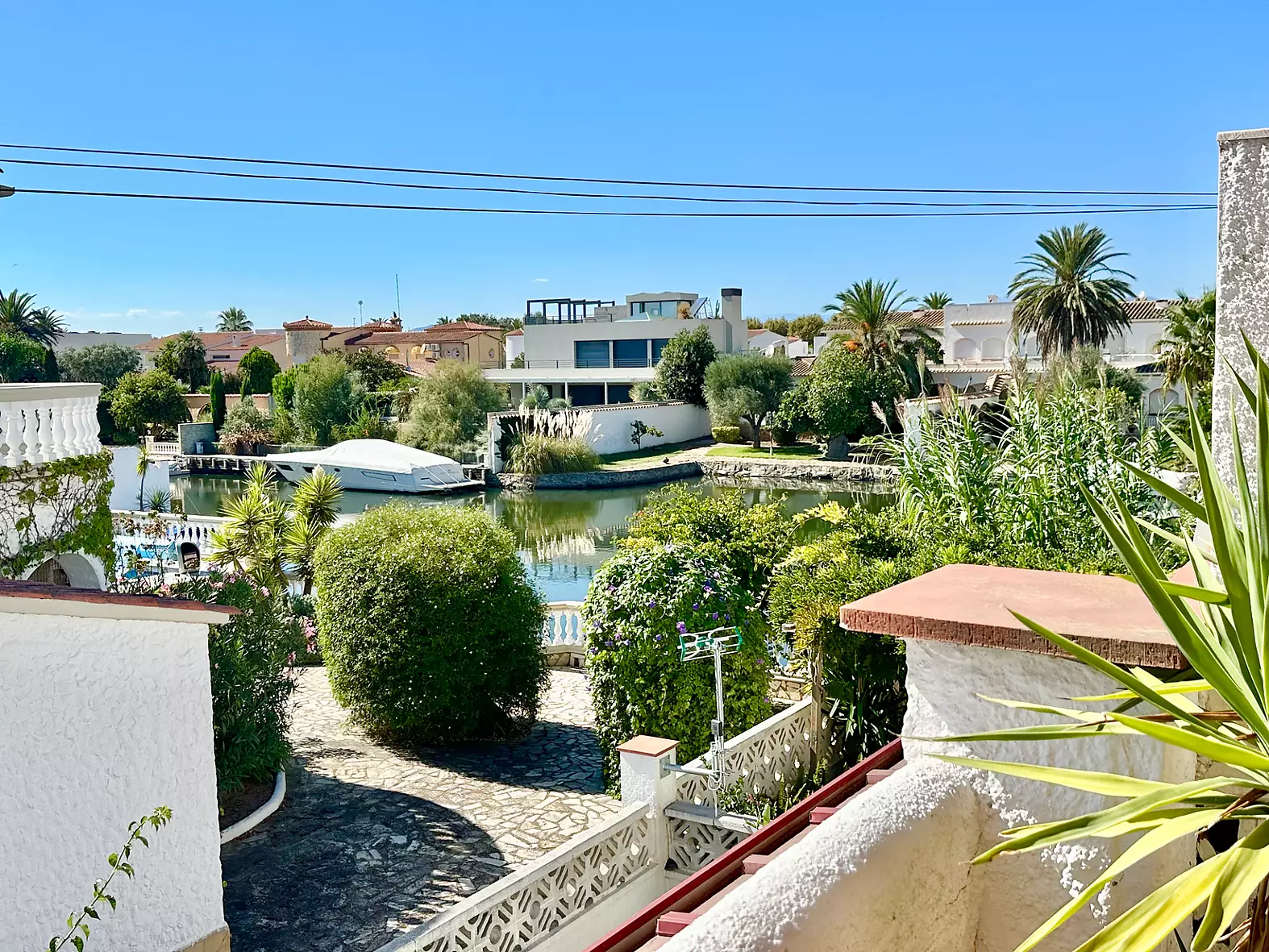 Apartment for Sale with tourist license and Canal Views in Empuriabrava