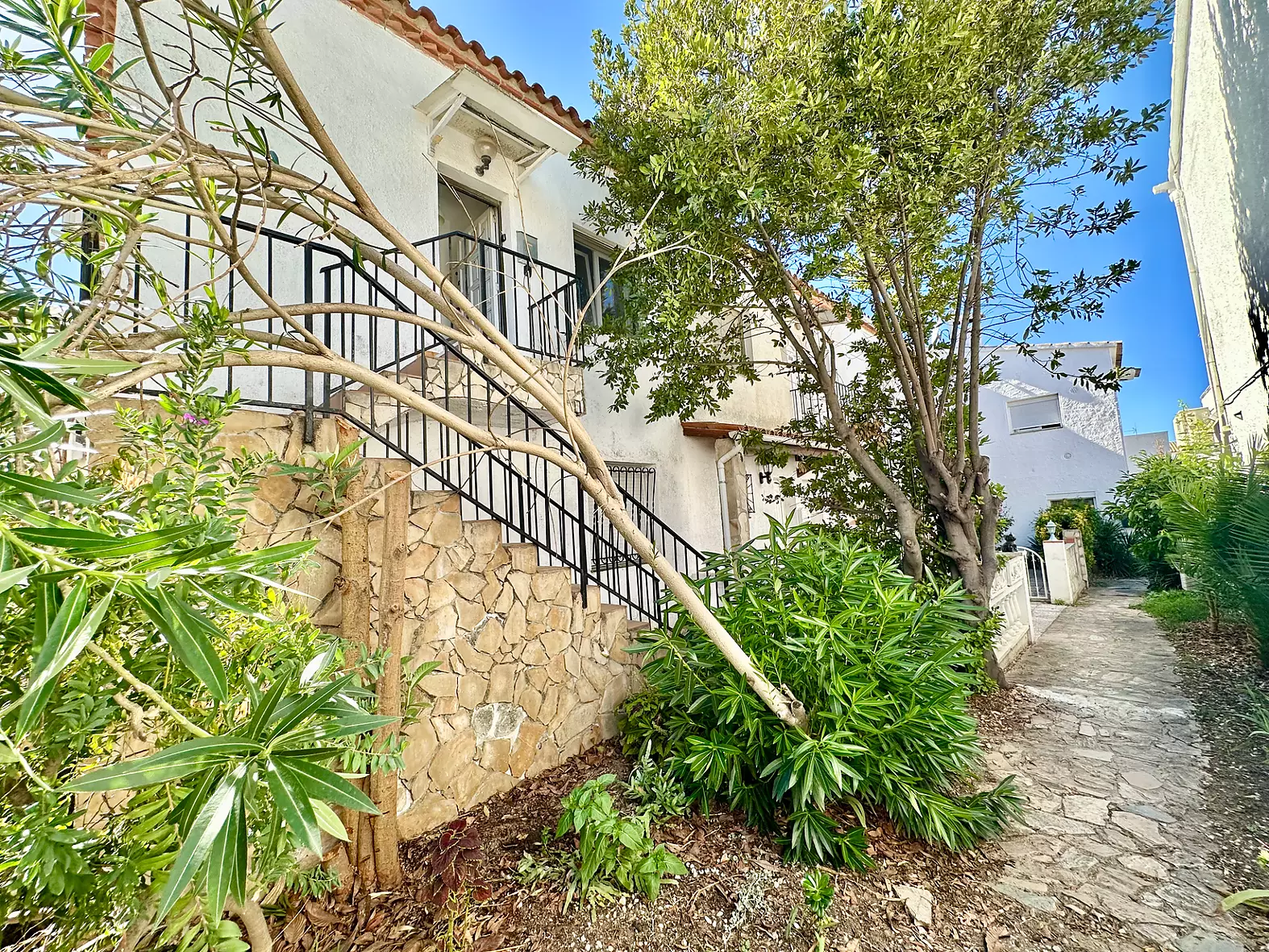 Apartment for Sale with tourist license and Canal Views in Empuriabrava