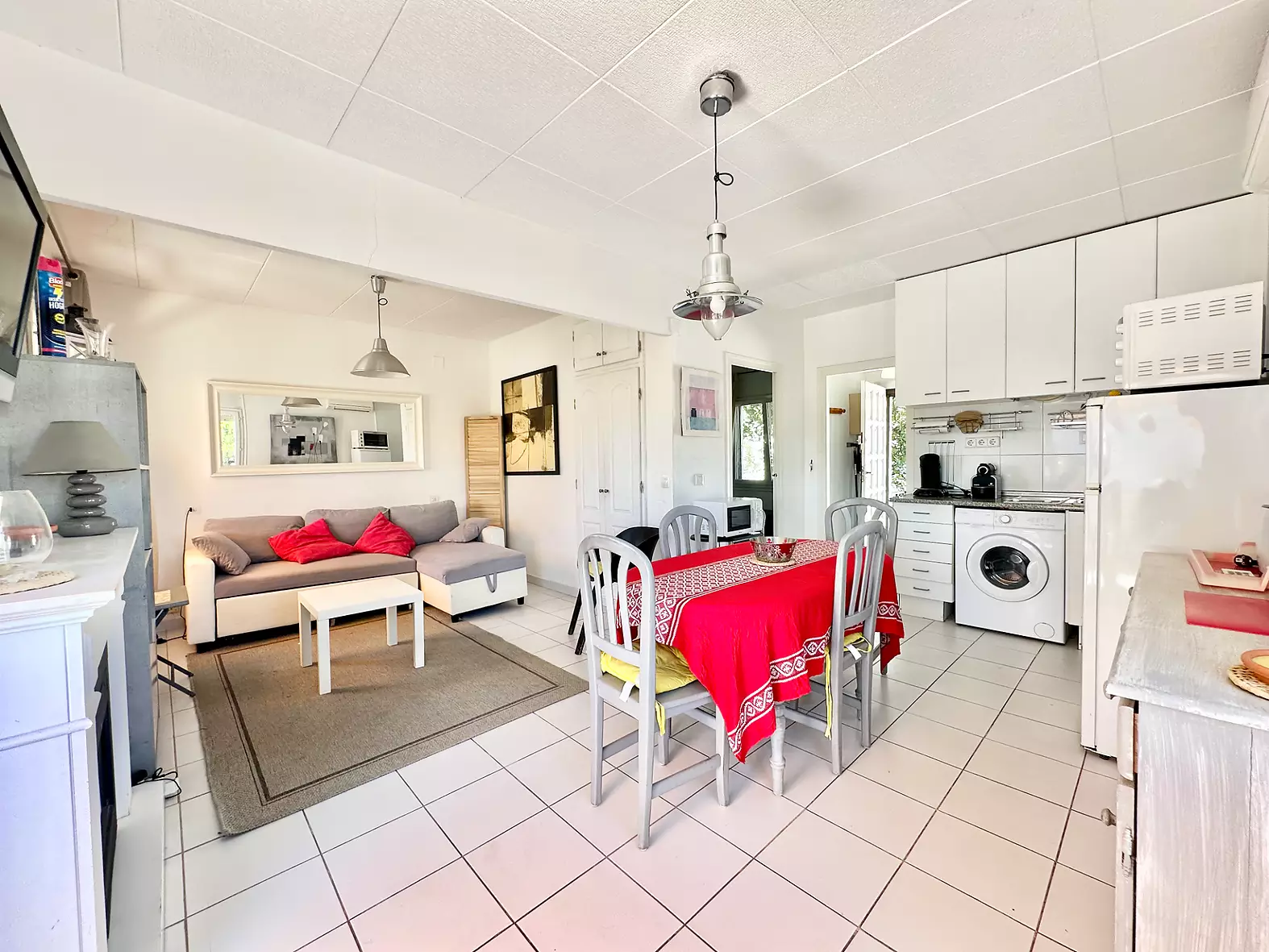 Apartment for Sale with tourist license and Canal Views in Empuriabrava
