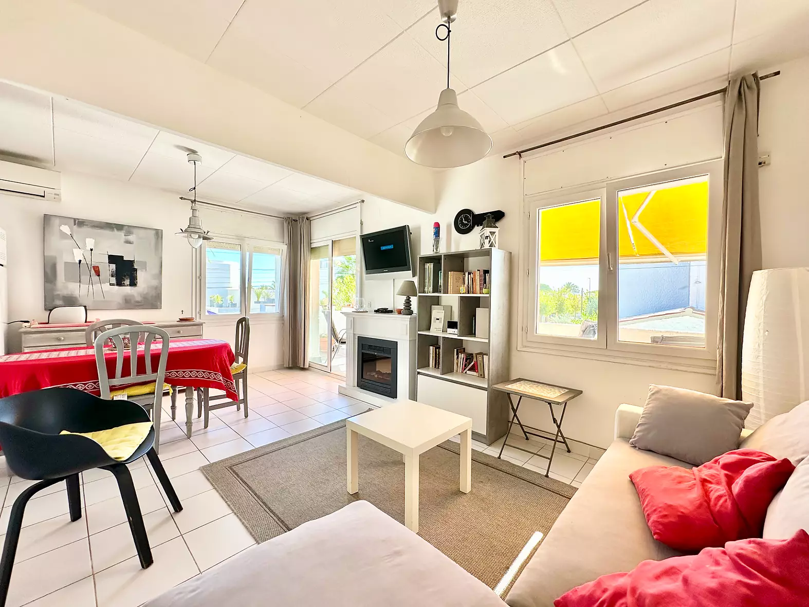 Apartment for Sale with tourist license and Canal Views in Empuriabrava