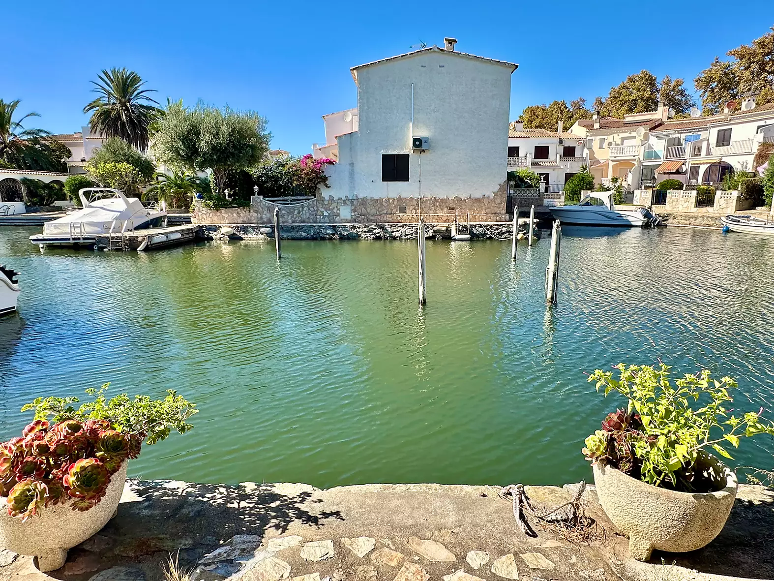 Apartment for Sale with tourist license and Canal Views in Empuriabrava