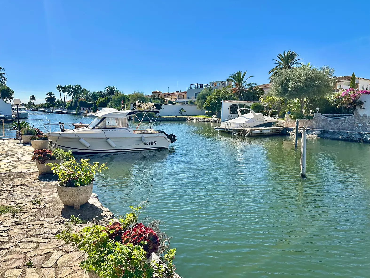 Apartment for Sale with tourist license and Canal Views in Empuriabrava
