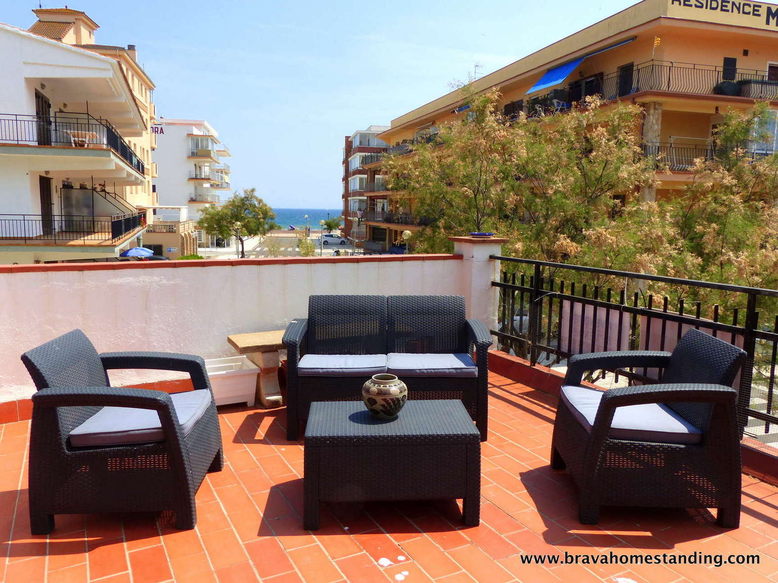 Apartamento a 100m de la playa con terraza de 40m2 en venta en Rosas - Salatar