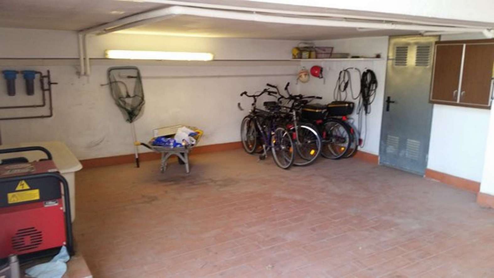Beautiful villa with pool and mooring for sale in Empuriabrava