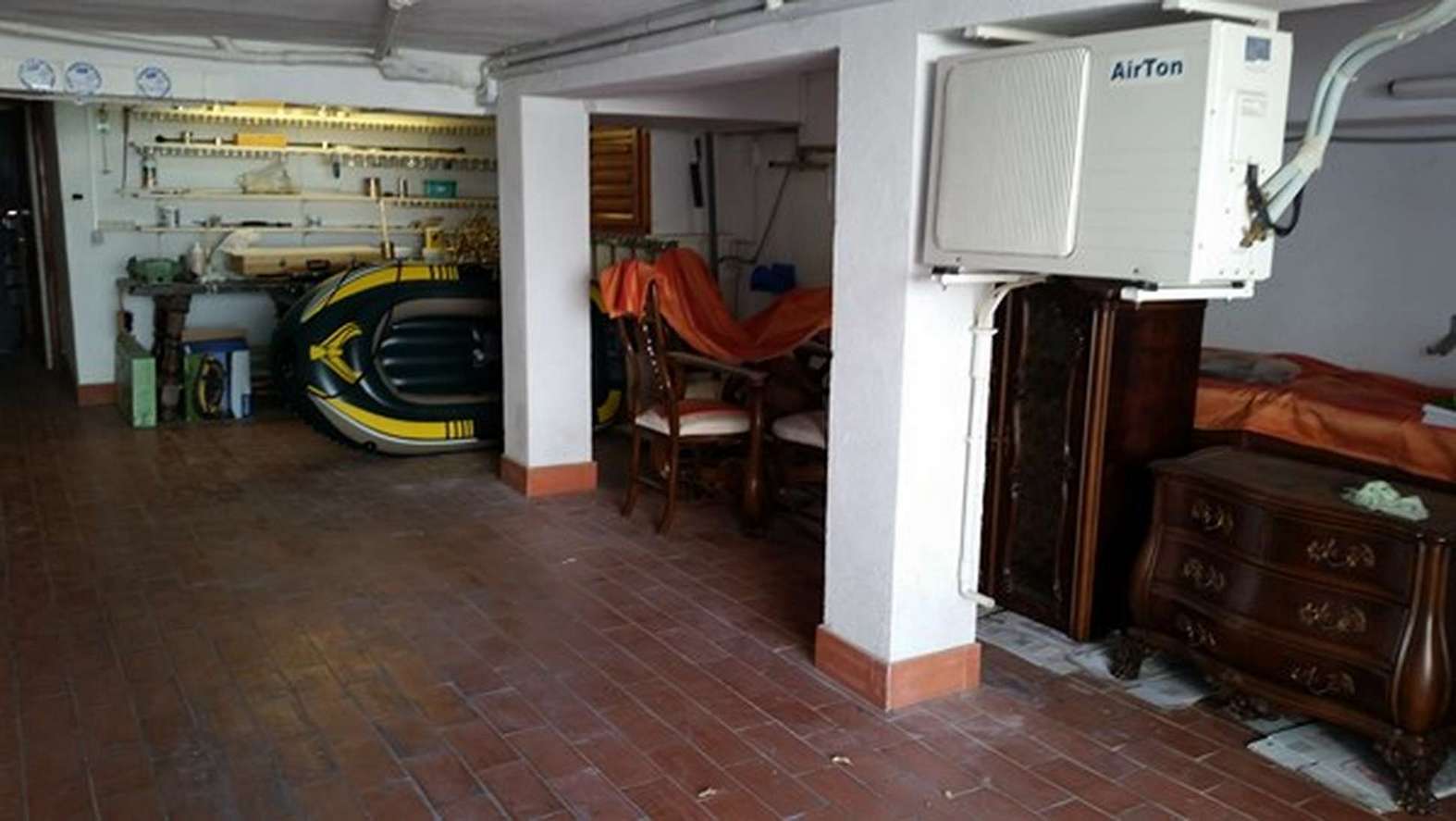 Beautiful villa with pool and mooring for sale in Empuriabrava
