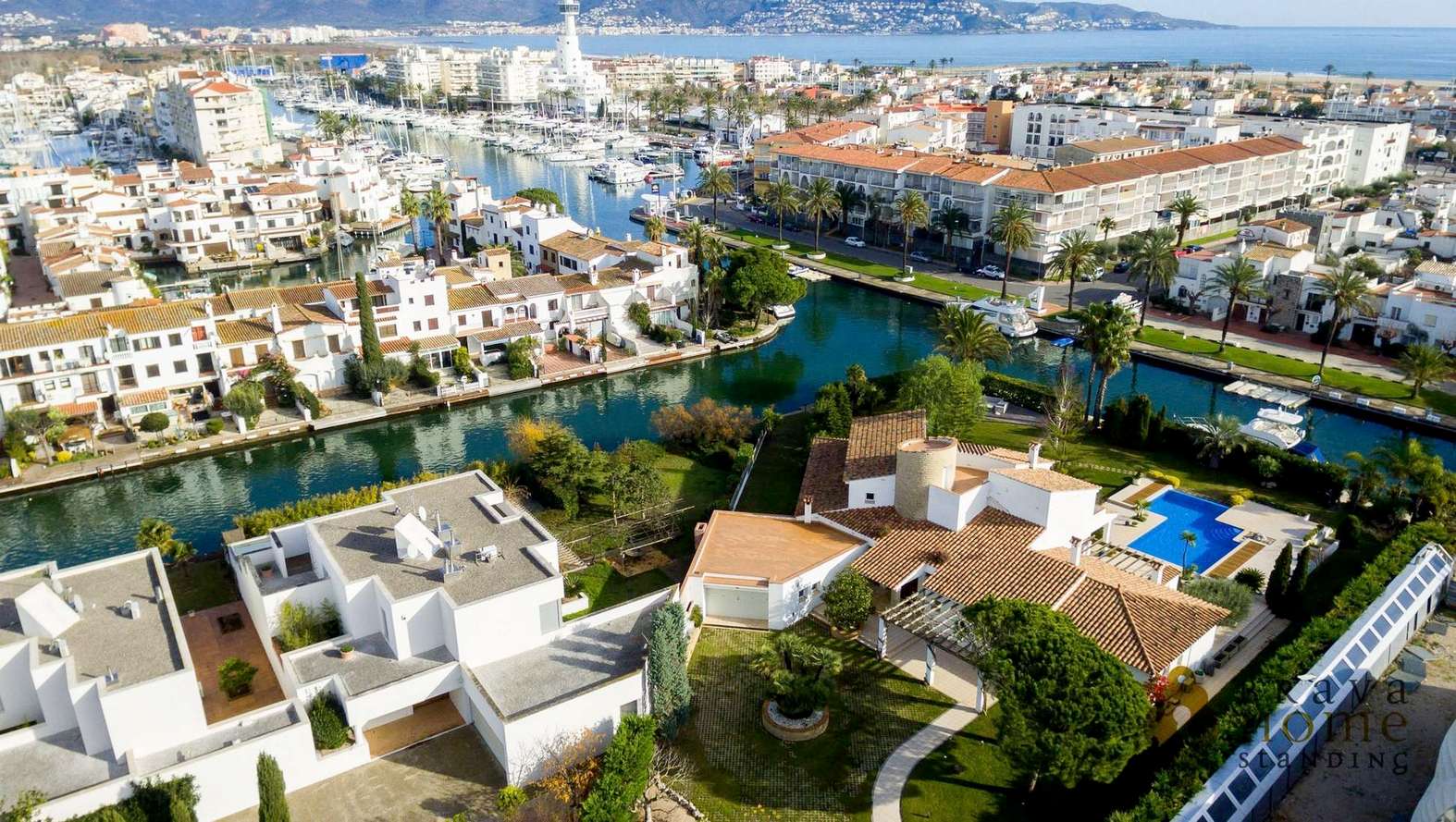 Espectacular mansión de lujo en Empuriabrava, con amarre de 70 m