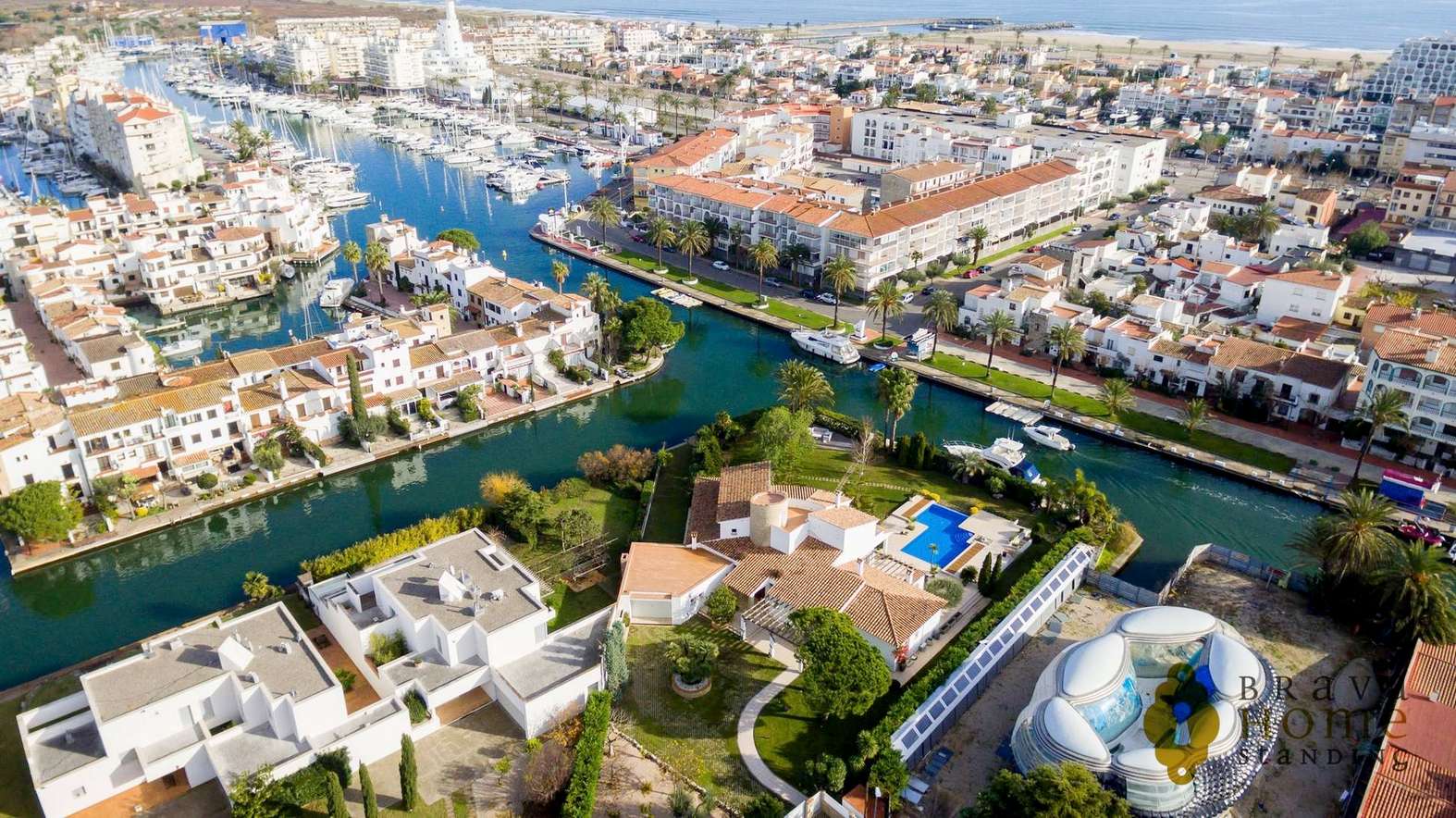 Espectacular mansión de lujo en Empuriabrava, con amarre de 70 m