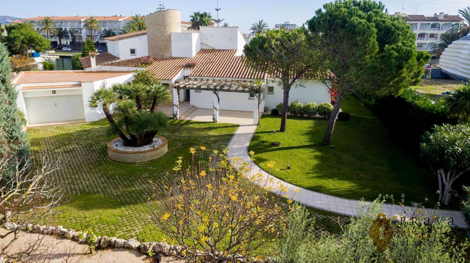 Espectacular mansión de lujo en Empuriabrava, con amarre de 70 m