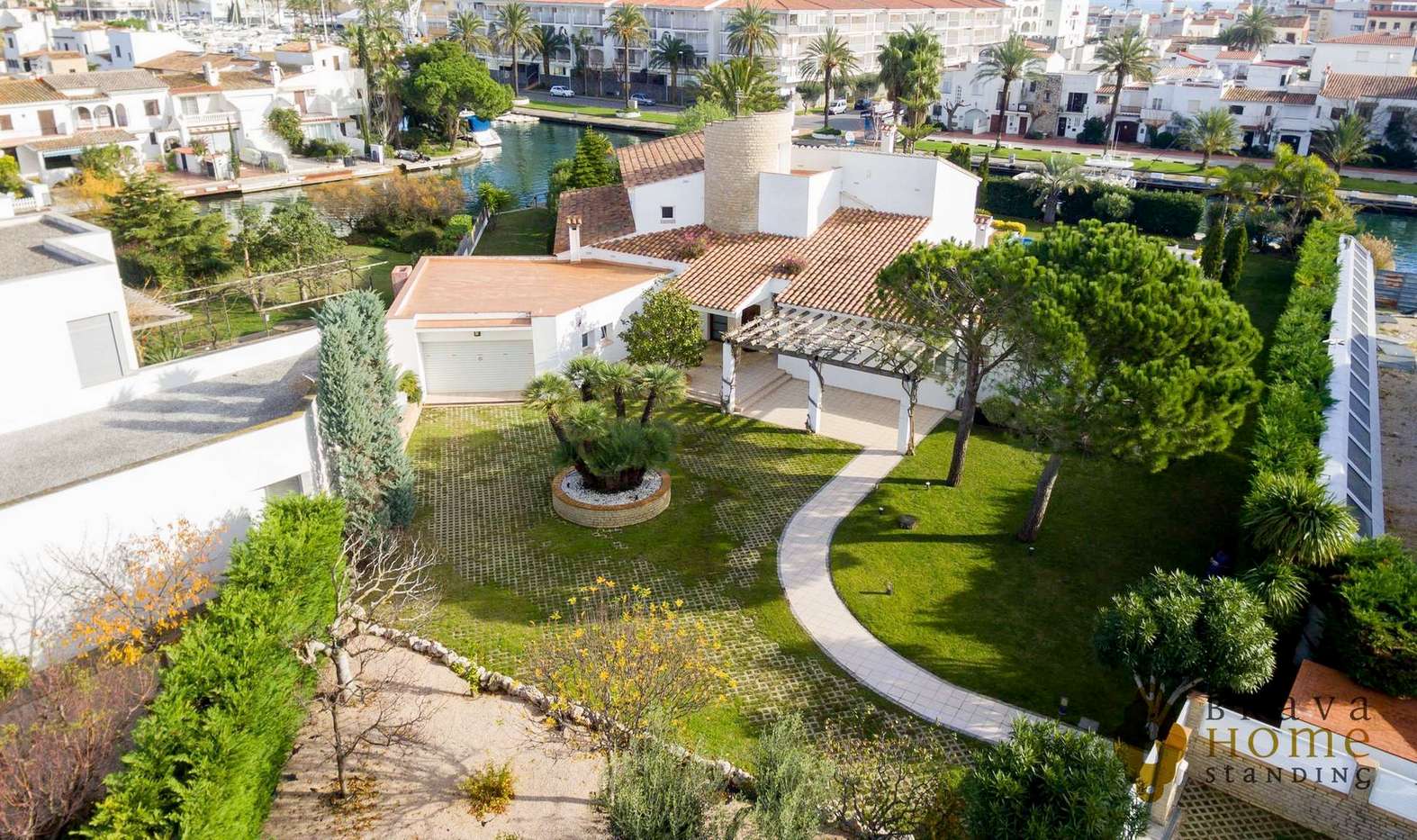 Espectacular mansión de lujo en Empuriabrava, con amarre de 70 m