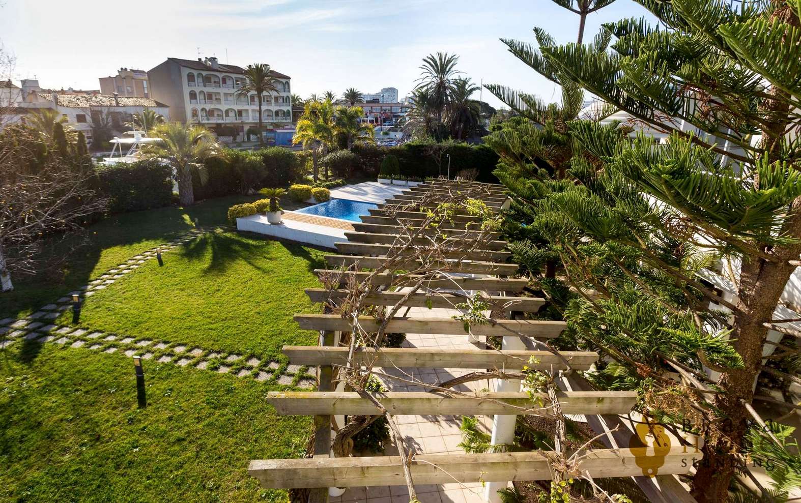 Espectacular mansión de lujo en Empuriabrava, con amarre de 70 m