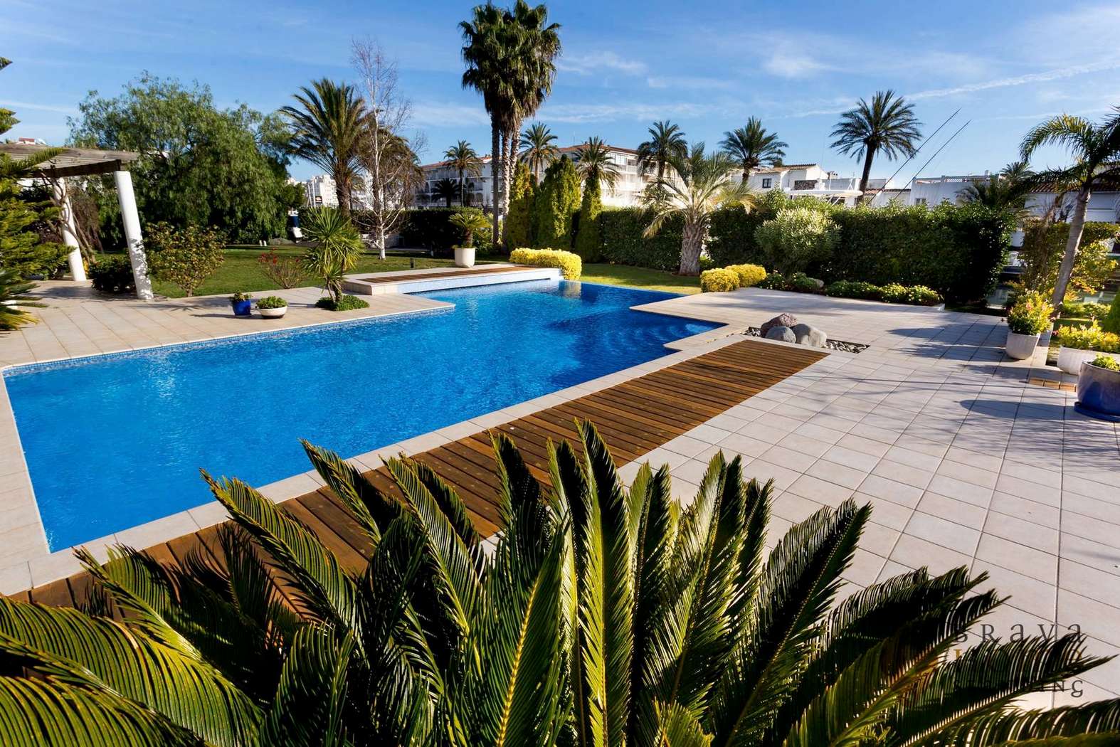 Espectacular mansión de lujo en Empuriabrava, con amarre de 70 m