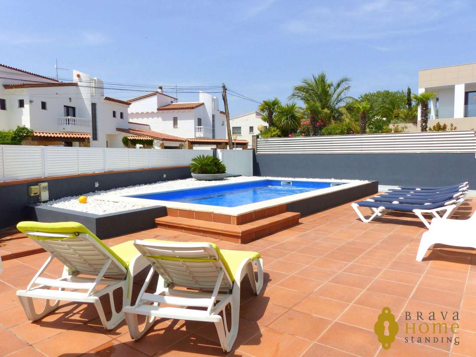 Spectacular villa with mooring, for sale in Rosas - Santa Margarita