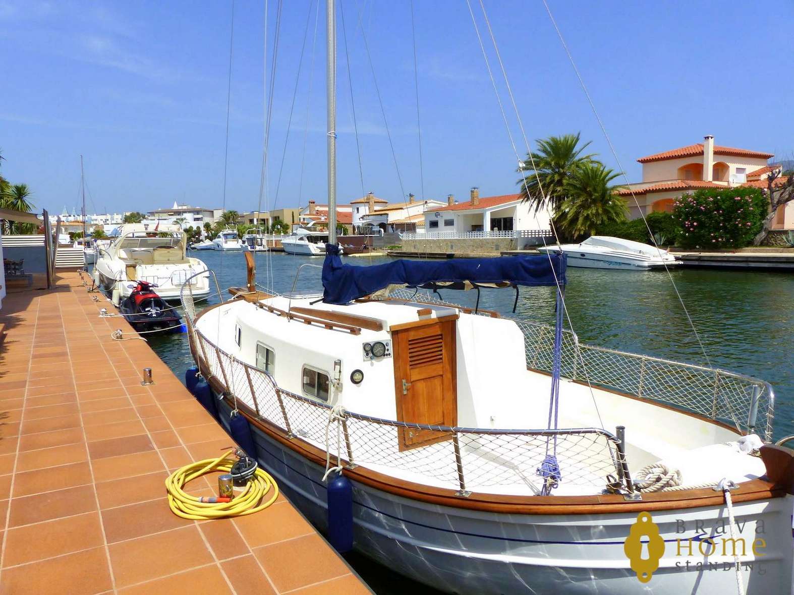 Espectacular vila amb amarratge, en venda a Roses - Santa Margarida