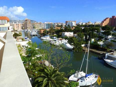 Nice top floor apartment close to the beach of Santa Margarita