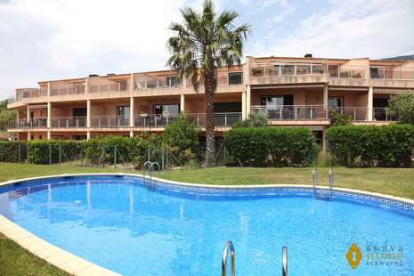 Duplex apartment with pool for sale in Palau Saverdera (Costa Brava)
